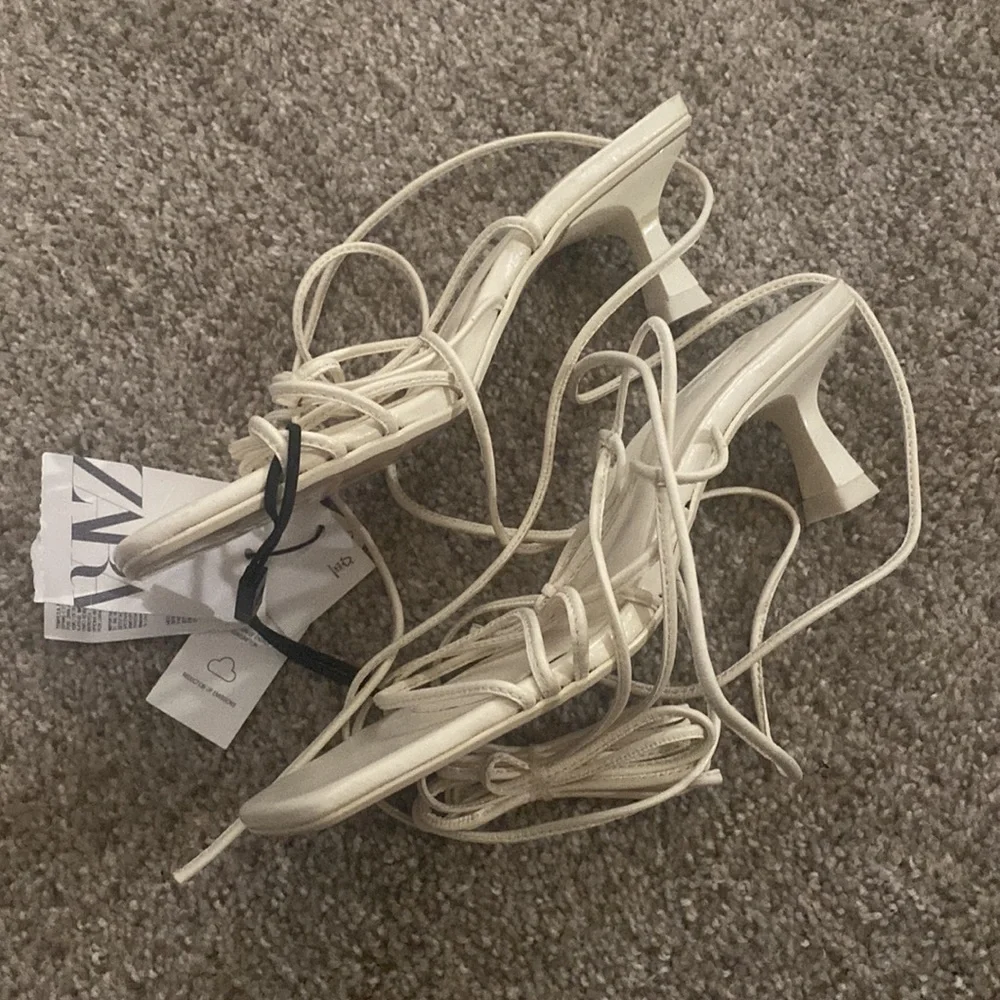 NWT Zara white heel strappy shoes size 6 - Picture 2 of 6